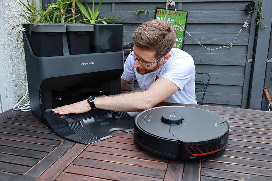 Die Dockingstation des Roborock S7 MaxV Ultra ist zu sehen